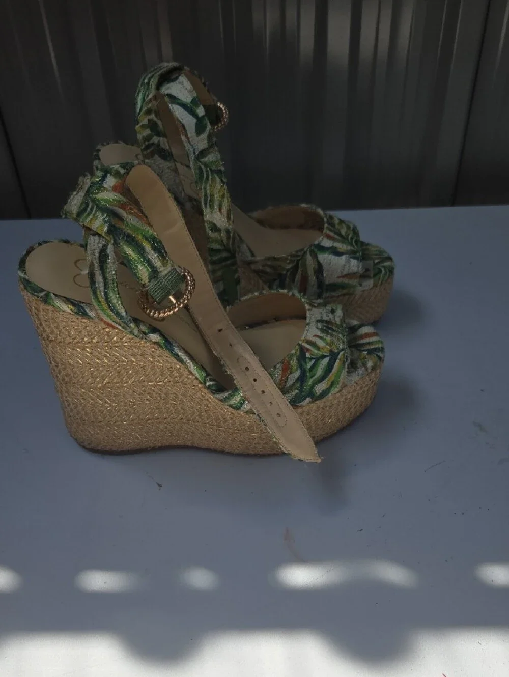 Jessica Simpson eye catching
